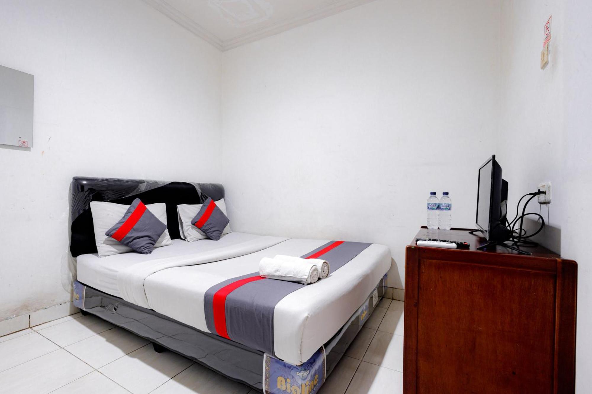 J&B Rooms Tomang Jakarta Mitra Reddoorz Exterior photo